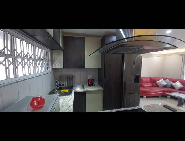 2 BEDROOM FLAT TO LET IN ESSENWOOD